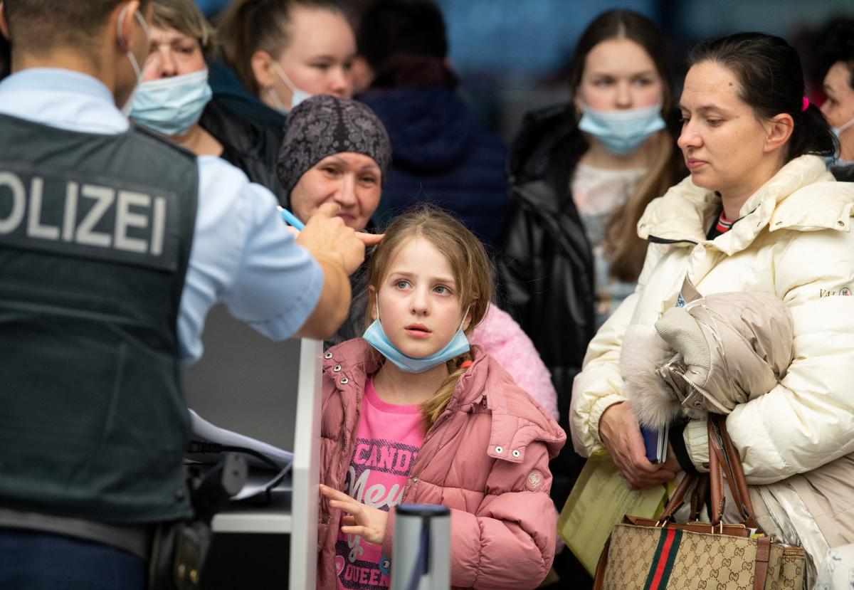 Лидер немецкой оппозиции обвинил беженцев из Украины в "соцтуризме": разгорелся скандал / фото REUTERS