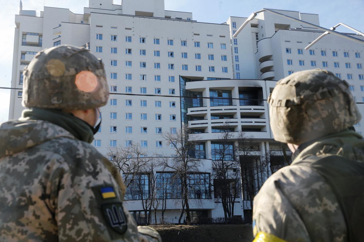 Украина предложила подписать международный договор о новой системе гарантий безопасности / фото REUTERS Украина предложила подписать международный договор о новой системе гарантий безопасности / фото REUTERS