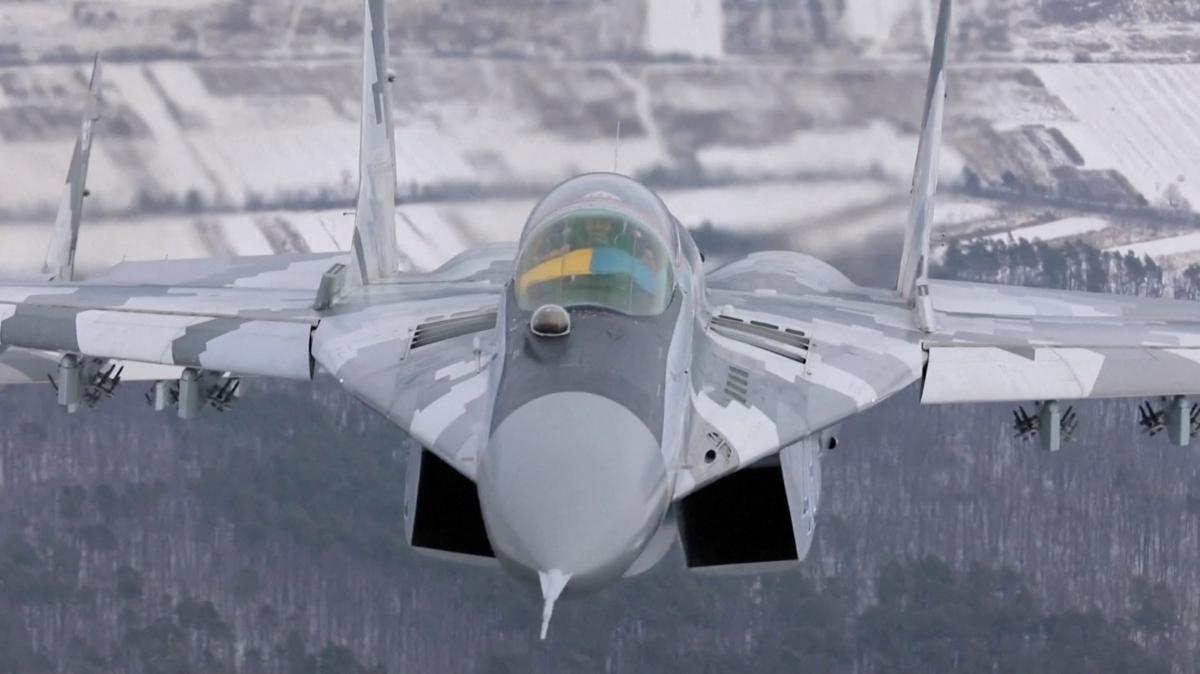 Зеленский поблагодарил воздушные силы на фоне ракетной атаки РФ / фото REUTERS Зеленский поблагодарил воздушные силы на фоне ракетной атаки РФ / фото REUTERS