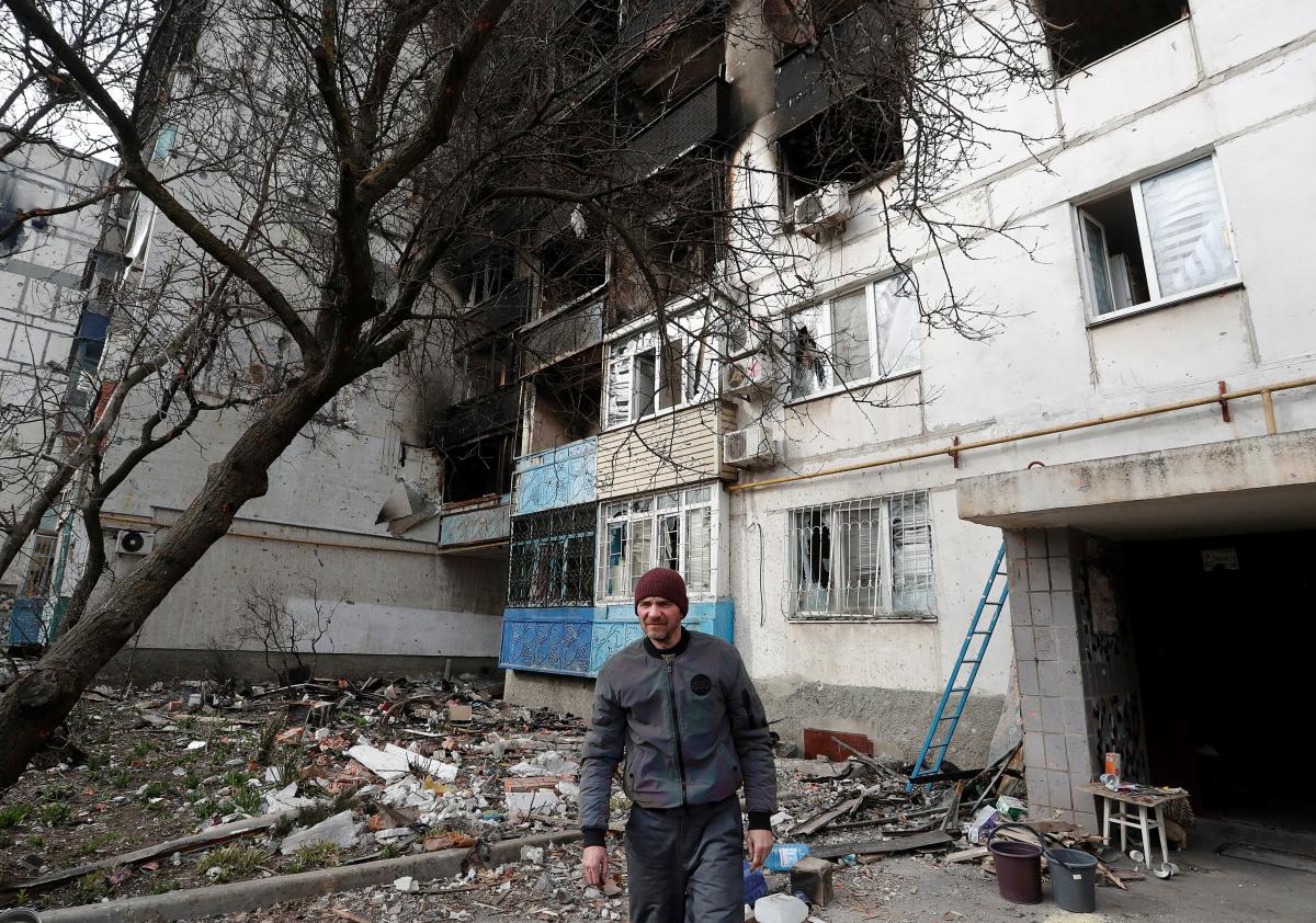 Из Мариуполя насильно вывозят людей / фото REUTERS Из Мариуполя насильно вывозят людей / фото REUTERS