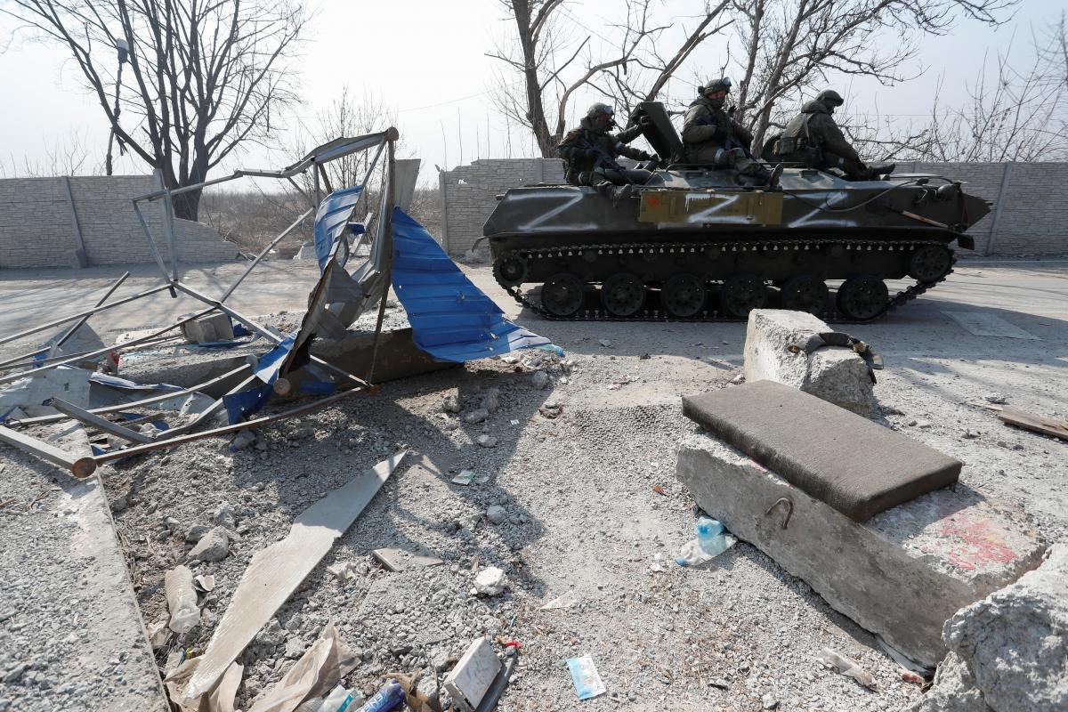 Оккупанты расстреляли свои авто, чтобы не ехать на фронт / фото REUTERS Оккупанты расстреляли свои авто, чтобы не ехать на фронт / фото REUTERS