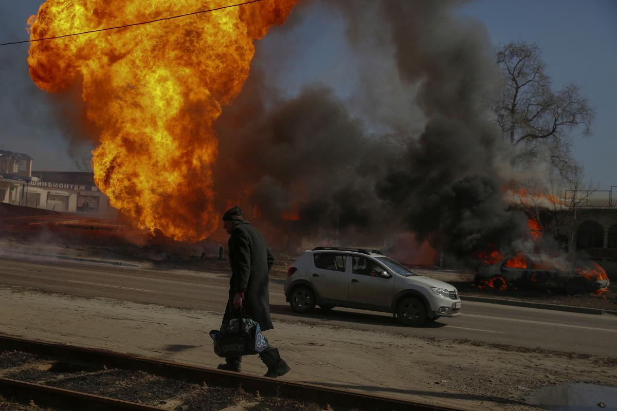 Россия продолжает обстреливать Харьков / фото REUTERS