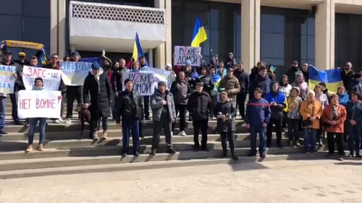 Энергодар новости  жители города в очередной раз вышли на мирный митинг  УНИАН