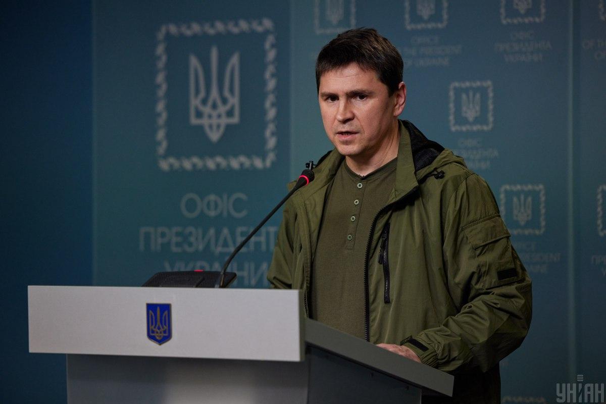 Маск искусственно снижает популярность официальных страниц украинских властей, заявил Подоляк/ фото УНІАН