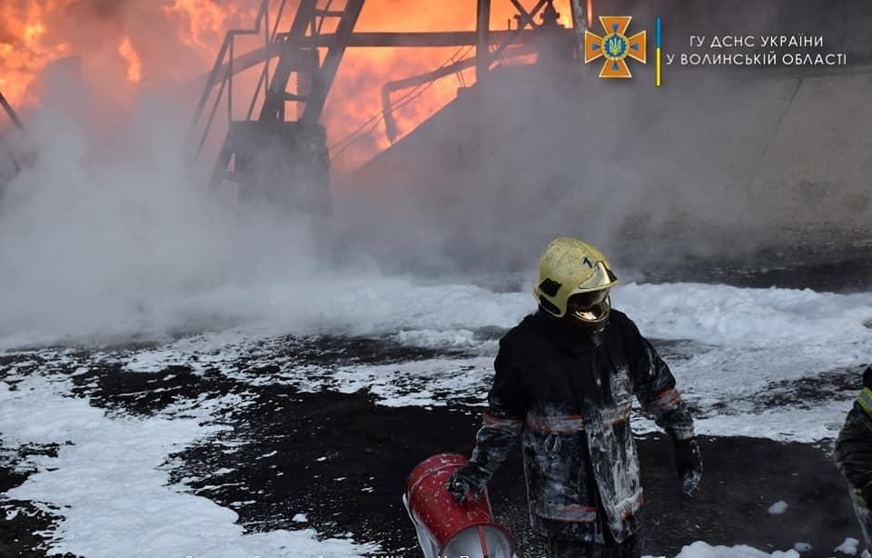 Российские военные уничтожили часть запасов горючего в Украине/фото ГСЧС