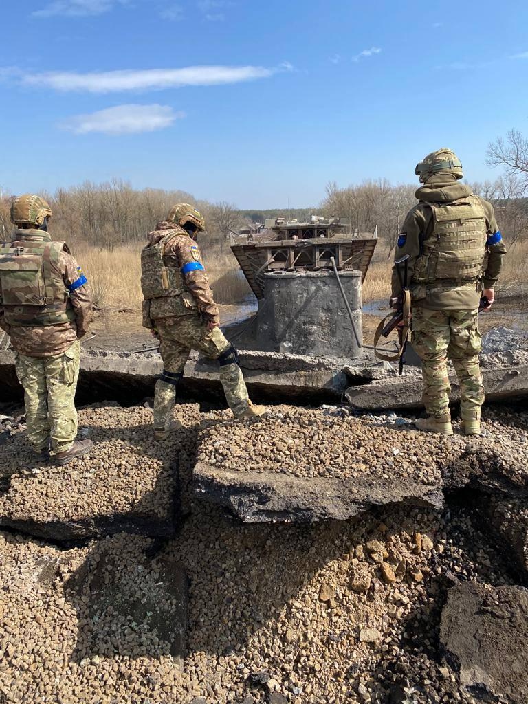Відступаючи, окупанти вбивали цивільних: військові перевірили зачищену Малу Рогань Відступаючи, окупанти вбивали цивільних: військові перевірили зачищену Малу Рогань