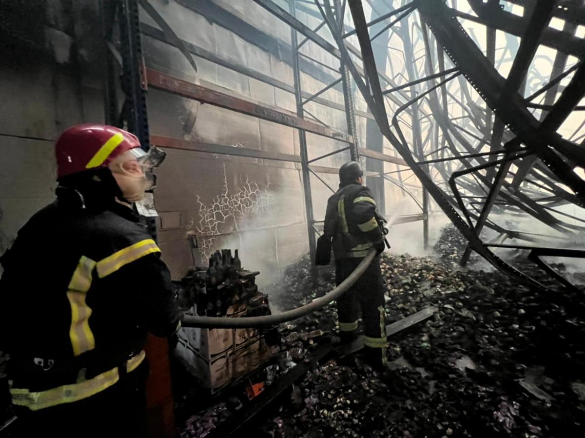 Обстріли велися вдень і вночі / фото ДСНС Обстріли велися вдень і вночі / фото ДСНС