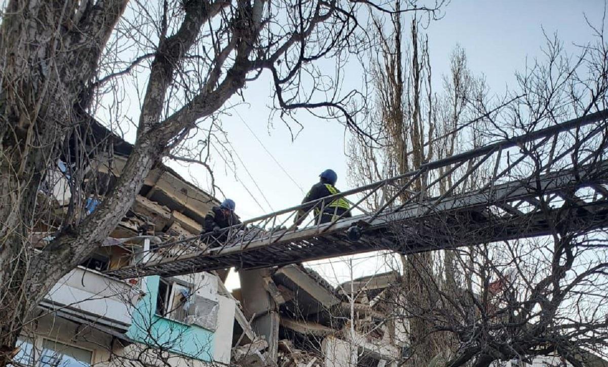 Последствия обстрелов Лисичанска российскими оккупантами / фото: ГСЧС Последствия обстрелов Лисичанска российскими оккупантами / фото: ГСЧС
