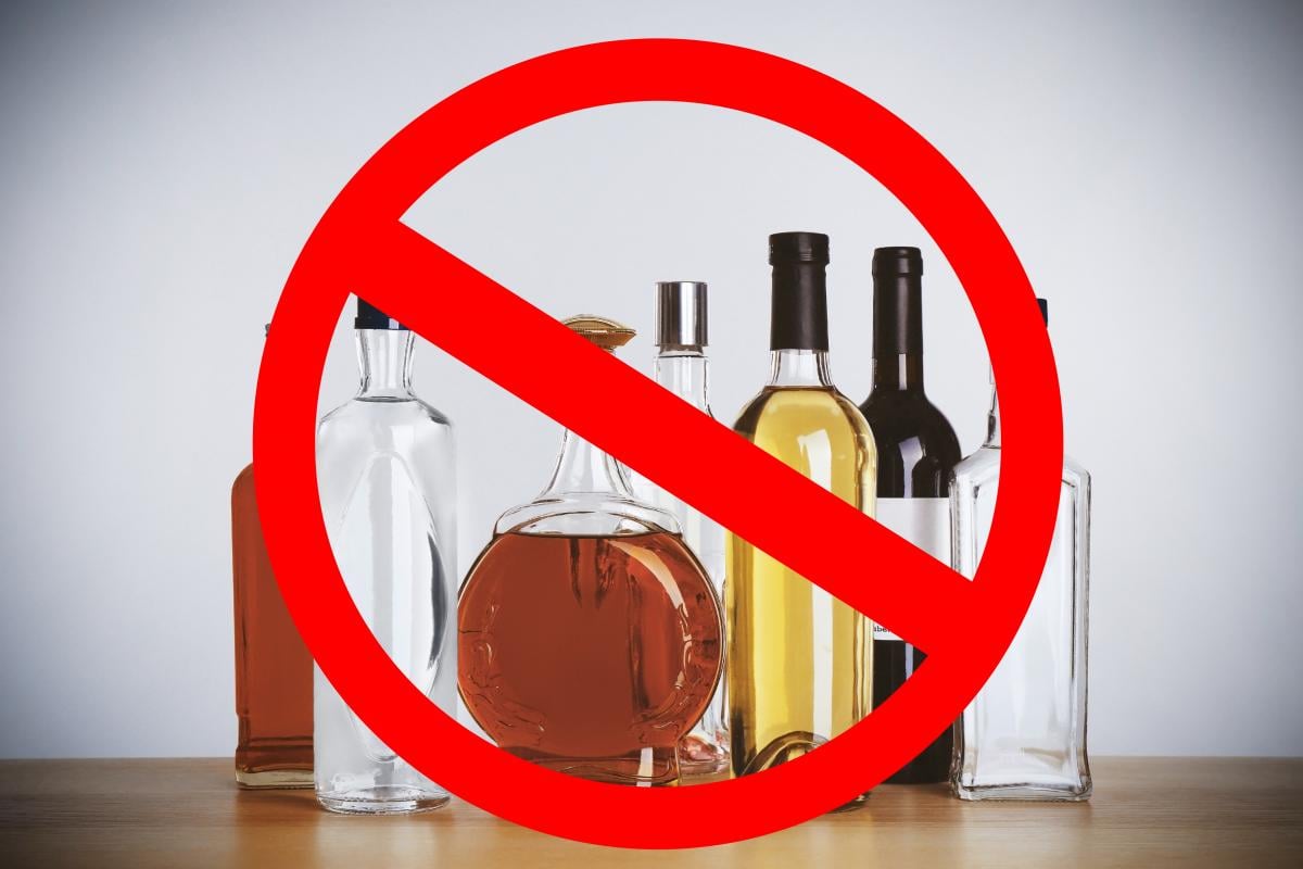 Полностью продажа алкоголя запрещена военным / фото ua.depositphotos.com