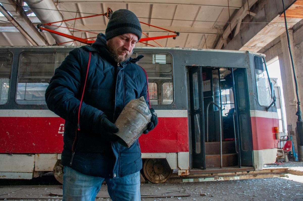 Foto Invadatorii au bombardat depozitul de tramvaie din Harkov pe 12 martie 2022