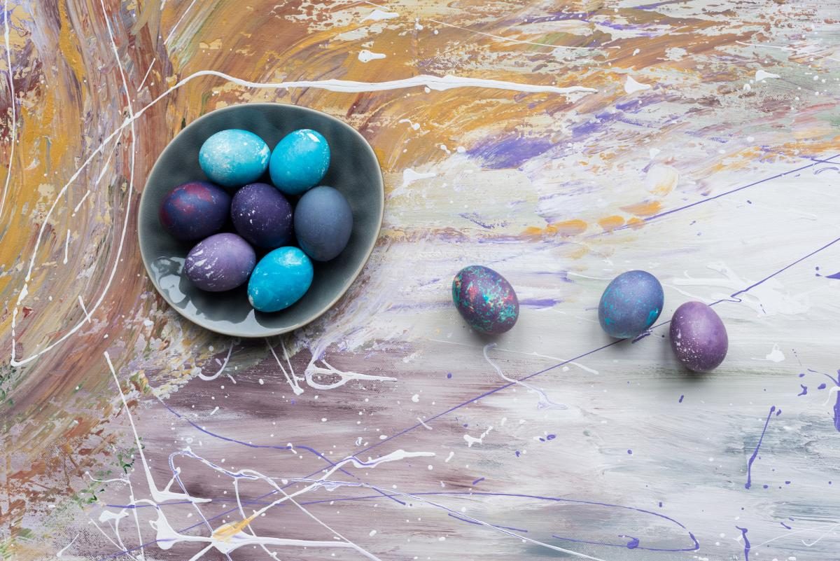 Как покрасить яйца на Пасху/Интересный способ