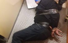 Пассажиры поезда обнаружили и наказали диверсанта прямо в вагоне (фото)