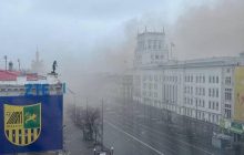 Окупанти в Харкові поцілили в район міськради (фото, відео)