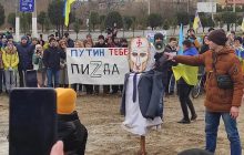 В Мелитополе сожгли чучело Путина (видео)