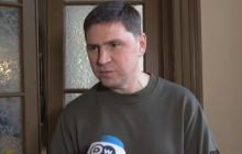 Подоляк західним партнерам: Поки ви думаєте, війська РФ намагаються зруйнувати усі наші аеродроми