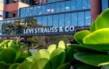 Levi's уходит с российского рынка и выделяет средства на помощь пострадавшим украинцам