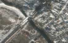 Со спутников показали разбитый мост в Ирпене и российскую технику в аэропорту "Антонова"