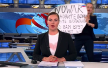 Сотрудница Первого канала сорвала прямой эфир и призвала выходить на митинги (видео)