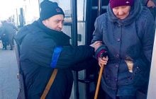 Оккупанты обстреляли эвакуационную колонну из Гостомеля: есть погибшие и раненные