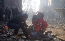 Росія обстріляла житловий квартал у Києві: один загиблий, багато постраждалих (фото)