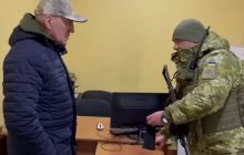 Прикордонники вручили послу Білорусі "30 срібняків" за зраду (відео)