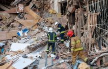 Через обстріл окупантами Рубіжного під завалами будинку загинули двоє дітей та жінка