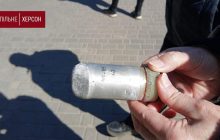 Россияне в Херсоне применили слезоточивый газ против людей на митинге за Украину (видео)