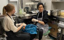 Астафьева рассказала о волонтерских буднях: чищу картошку, бывает по два мешка