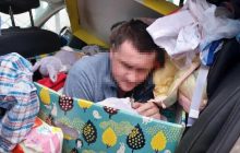 Одеваются женщинами и хоронят жен: как мужчины пытаются пересечь границу