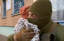 7-летняя украинка пожертвовала мечтой ради помощи защитнику страны (видео)