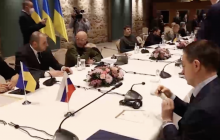 Представник РФ на переговорах з Україною "злякався" антисептика (відео)
