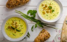 Гороховый суп-пюре с домашними сухариками: этот рецепт покорит всех