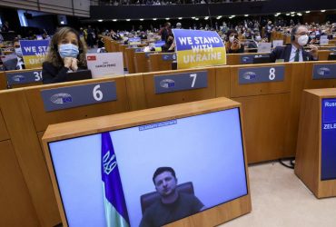 Зеленского в Европарламенте приветствовали стоя и аплодисментами (фото, видео)