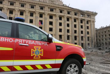 В результате авиаудара в Харькове частично разрушен пятиэтажный жилой дом