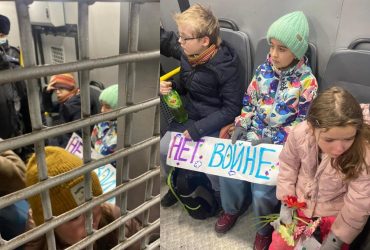 В Москве оккупанты задержали детей за протест против войны в Украине (фото)