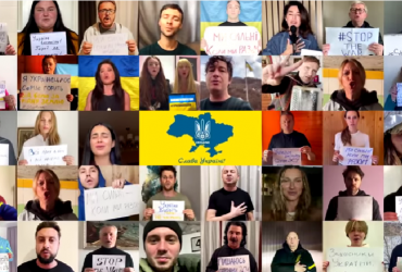 Українські зірки з плакатами заспівали гімн на підтримку нашого народу