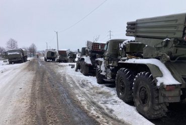 Не чекають, коли їх підсмажать: окупанти кинули цілу колону військової техніки (фото)