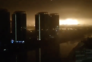 У Києві пролунала серія надпотужних вибухів (відео)