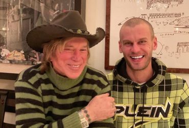 Актор Міккі Рурк записав звернення до українців із помічником із Миколаєва (відео)