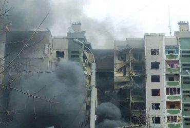 Оккупанты обстреляли жилые дома в Чернигове (фото, видео)