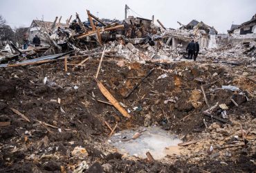 У Житомирі окупанти знищили гуртожиток та завод Ізоват ракетним ударом