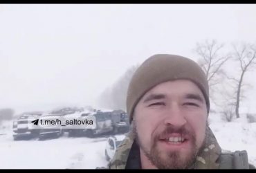 Машины Z дальше не едут: украинский защитник показал уничтоженную колонну техники РФ под Харьковом