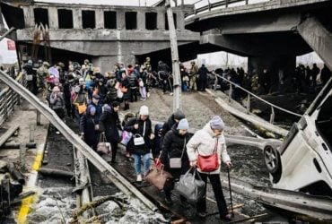 Войска РФ обстреляли мирных людей во время эвакуации из Ирпеня: погибли дети (фото, видео)