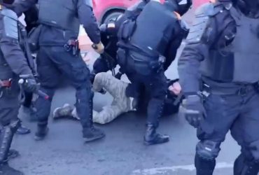 На акціях проти війни в Україні в 48 містах Росії вже затримали майже 2,5 тисячі осіб