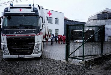 Червоний Хрест забороняє використовувати свою емблему на авто гуманітарних місій в Україні – Зеленський