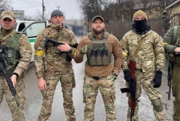Азов разом з військовими готує оборону Києва