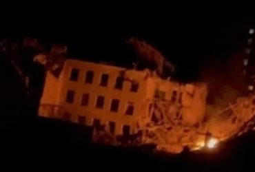 Появилось видео обстрела оккупантами военного общежития в Житомире