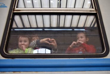 Куди українці тікають від війни: названо найпопулярніші країни