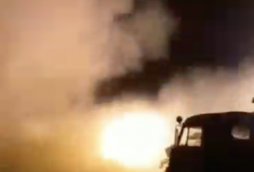 Россия поливает Мариуполь огнем из Градов (видео)