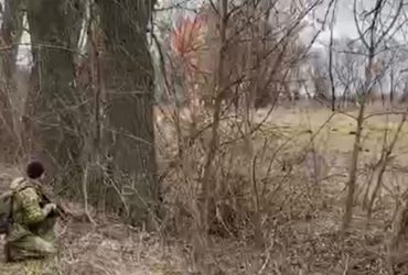 А ты говоришь не горит: в сети показали, как украинские военные уничтожили танк оккупантов (видео)